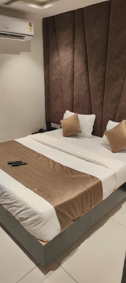 Prime View Hotel Ahmedabad Exterior foto