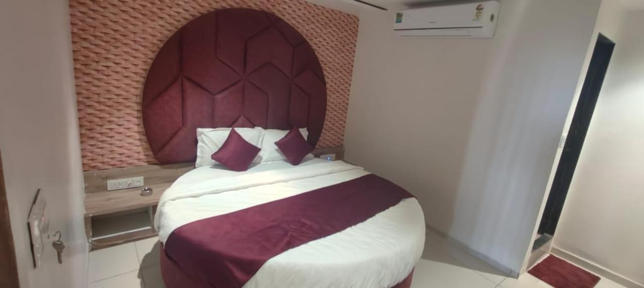 Prime View Hotel Ahmedabad Exterior foto
